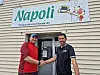 Ismail Bicher (Til venstre) tar over Napoli restaurant fra 1. juli fra Lukman Mohammed Tahir Ahmed.