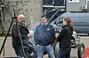 Bernt Hellesø (t.v.), Mikal Nordheim og Oda Westby benyttet anledningen til en god bålprat under Sopin.