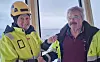 Her skifter nøklene offisielt eier. Til venstre Inge Hestad og til høyre byggingeniør/arkitekt Mauri Lappalainen fra Nærøysund Kraftbetong,