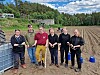 Fra venstre mot høyre: Rebekka Gulbrandsen, Finn Ole Ritt, Petter Wik Askelund, Adrian Pedersen Aasheim, Oda Marie Hovdal og Hanna Vang viser frem biokull