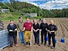 Fra venstre mot høyre: Rebekka Gulbrandsen, Finn Ole Ritt, Petter Wik Askelund, Adrian Pedersen Aasheim, Oda Marie Hovdal og Hanna Vang viser frem biokull
