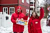 Tom Stiansen og Jorunn Stiansen sto klare med en stor sjekk skjult i en gullkonvolutt, da de ringte ham opp hjemme i Rørvik.