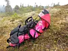 Madelen Lundseng Holthe koste seg i bæremeisen, og tok en liten formiddagsdupp.