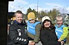 Tor Gunnar S. Venås, Anette Laugen Venås og sønnene Torgeir og Herman var blant familiene som møtte opp. – Her kan hvem som helst være med, sier Anette om gateløpene.