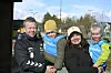 Tor Gunnar S. Venås, Anette Laugen Venås og sønnene Torgeir og Herman var blant familiene som møtte opp. – Her kan hvem som helst være med, sier Anette om gateløpene.
