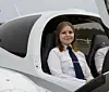 Julie Nilsen har trosset flyskrekken. Nå er hun en av tre kvinnelige pilotstudenter i en klasse på 50.