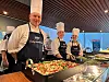 Runar Øren, Signe Edvardsen Lundring og Hilde Kalland er klare for å servere sultne gjester.