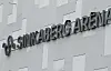 Det var på dette skiltet ved Sinkaberg Arena at krykkjeegg og reir ble fjernet. Hendelsen førte til straffesaken mot kommunen og flere ansatte.