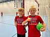 Even Moe Ramstad og Olav Nygård syntes det var stor stas å være med på håndballskole.