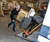 Servicetekniker Tom Lien og kollegene ved Steam har travle dager med å organisere og distribuere hjelpemidler til befolkningen i hele Nærøysund kommune.