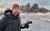 Lasse Røed - tidligere hockeyspiller håper publikum vil benytte seg av skøytebanen på torget.
