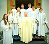 Konfirmantene i Vassås kirke: Ingrid Eline Busch Jøsok, Maja Skjevelnes, Anette Bruvoll, sokneprest Ann Kristin Hanssen, Lukas Sanders Gangstø, Magnus Nilsen Alstad.Bak fra venstre: Iver Antonius Ganstø van Tuijl, Cornelius Sanders Gangstø, Asbjørn Martinus Nilsen, Birk Engelsen Skarstad.