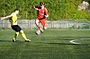 Isak Dahle prøver å fly forbi motstanderen.