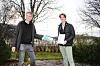 Bård Sandnes fra MNA med 'vinnerloddet' som gjorde at Håkon Tangen ble med i trekningen og vant 10.000 kroner