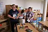Øystein Aarstad og Liv Anne Kalvik ved Vikna Folkebibliotek har funnet fram både bøker og CD-er som skal selges på biblioteket i løpet av juli. Da blir det også utstilling i Bårdstua med bilder og keramikk laget av Sigrid W. Moe.