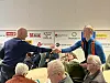 William Strøm Johansen gratuleres av konkurrenten Ove Andre Sæternes.