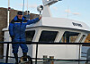 Kjell Lindgjerdet med båten 'Øivind'.