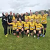 Fornøyde Kolvereid spillere etter søndagens seier mot Vinne.