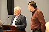 NAV-sjef Terje Skomsvold svarte på spørsmål fra politikerne. Her med kommunedirektør Karl-Anton Swensen.