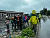 Til tross for ruskevær stilte en fargeglad 2.klasse med vakre dekorasjoner til disposisjon