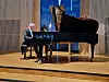 Ralf Schnell trollbandt publikum i Rørvik kirke lørdag ettermiddag.