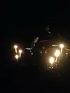 Det ble stemningsfullt på scenen med levende lys.