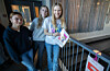 Elevene kunne velge damer fra ulike deler av historien å bli inspirert av. Disse valgte seg Spice Girls.