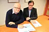 Otto Kjøglum (t.v) uttrykte stor uro over Nærøysund kommunes høye lånegjeld. Her sammen assisterende rådmann Roy Ottesen.