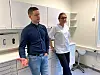 Billigere tannbehandling for unge: Fylkestannlege Bjørnar Hafell sier de vil gi 21- og 22-åringer halv pris på tannbehandling så fort alt det praktiske er på plass. Her er han avbildet med overtannlege Elisabeth Sæther på Steinkjer tannhelseklinikk