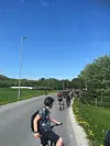 Elevene syklet de 2,6 milene rundt øya.