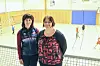 Ann Katrin Nilsen og Rakel Helstad hadde Sissel Sørhøy som trener da de var barn. Nå støtter de opp for egne barn på håndballkamper. Treneren er den samme nå som de hadde.