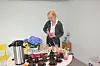 Da venterommet i Gutvik ble åpnet tidligere i år, serverte Tone Rennemo egenprodusert iskrem til kaffen.