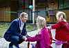 Det var flere av barna som syns det var stas med besøk av ordføreren.