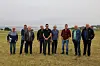 Lekabøndene må ta ned melkeproduksjonen betydelig. Dette vil ramme hardt økomomisk. Fra v. Jan Leo Fjeldstad, Øystein Leknes, Ståle Haug, Terje Helmersen, Thor-Even Stene, Anders Larsen, Matias Johansen, Per Otto Furre og Leif Rune Jensen.