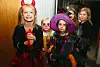 Disse tøffe jentene hadde kledd seg ut i kreative kostymer under Halloweenfesten på Fikkan skole i 2014.