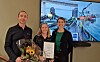 Prisen ble mottatt av teknisk leder Torfinn Hansvik og operasjonsleder Trude Vareide-Giskås på vegne av Moen Marin. Helt til høyre står regionsdirektør Guro Angell Gimse.