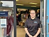 Daglig leder Ann Kristin Arnøy ønsker kundene velkommen til Multi-Butikk.