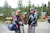 Dina Bratland skyter nå i klasse 4. Her med skyttervenninne Edla Fiskum.