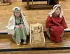 Maria (Ive Fredrikke Duna) og Josef (Henrik Johnsen Valø) med sitt nyfødte barn.