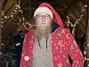 Ole Fredrik Wannebo er vert for juleblotet og tar imot gjestene.