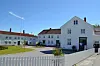 Deler av bygningsmassen på Abelvær gård er rundt 200 år gamle, og eierne ble for ti år siden tildelt Olavsrosen for sin innsats i å bevare de gamle bygningene.