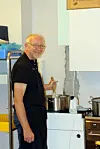 Per Einar Dybvik fikk kjørt seg som rømmegrøtkokk i ettermiddag. Han gjort tydeligvis en meget god jobb for det var mange mette og fornøyde grøtspisere å se.