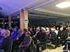 Det var smekkfullt på Bindal museum tirsdag kveld. 113 personer samt gjester og personell. En del måtte snu i døra på grunn av at det var så fullt, så arrangørene kommer til å sette opp ei ekstra-orestilling med det første.