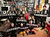 Alle fikk utdelt RBK-skjerf og matbokser som en oppmuntring.