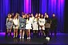 Avslutningsnummeret med alle elever på scenen.