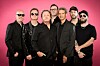 Bassist og vokalist Mark King (nr. 3 f.v.) er frontmannen i Level 42. I tillegg består bandet av Nathan King (gitar), Mike Lindup (keyboard/vokal), Pete Ray Biggin (trommer), Dan Carpenter (trompet), Sean Freeman (saksofon) og Nichol Thomason (trombone).