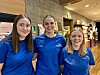Elevene fra Ytre Namdal Videregående skole bidro med både matservering og praktiske oppgaver, under Blå konferanse - for å tjene penger til skolerevyen i februar.