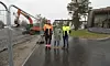 Det er stor glede over at arbeidet nå er kommet i gang. Fra venstre Paulsen Maskins Thomas Markussen, avdelingsleder ved Kolvereid skole Anne H. Urdshals og Nærøysund kommunes prosjektleder Roger Bratland.
