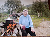 Gunda ( fjelldronningen sitter klar til å servere kaffe ved gammen )