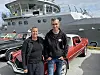 Frank og Carina Øvereng med sin Camaro fra 1977 – et glis de har pleid med stolthet siden 2020.